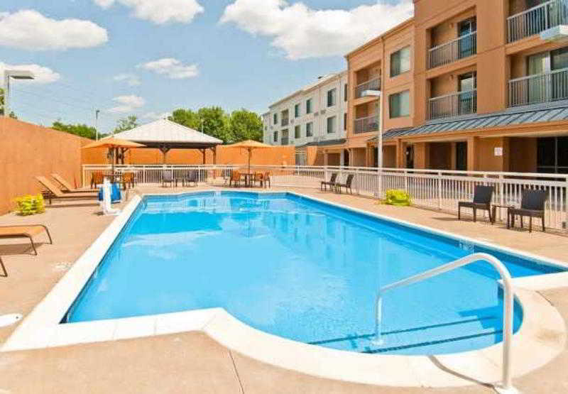 מלון Courtyard Memphis East/Bill Morris Parkway מראה חיצוני תמונה