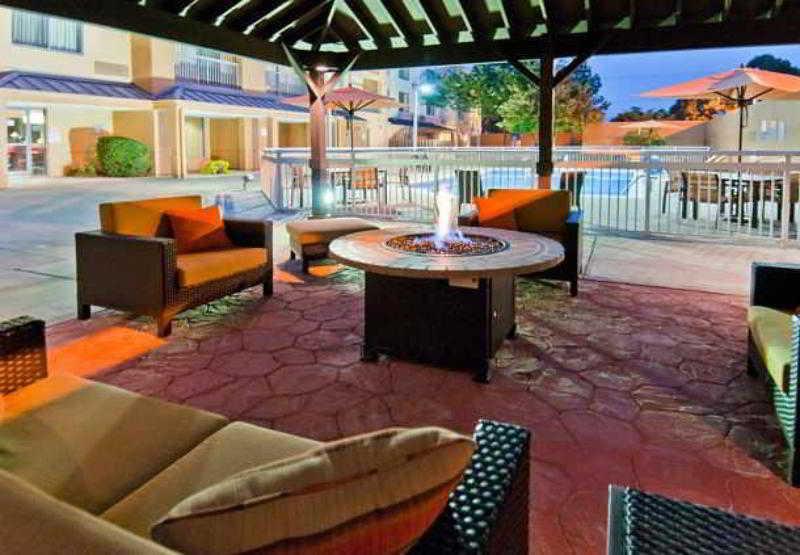 מלון Courtyard Memphis East/Bill Morris Parkway מראה חיצוני תמונה