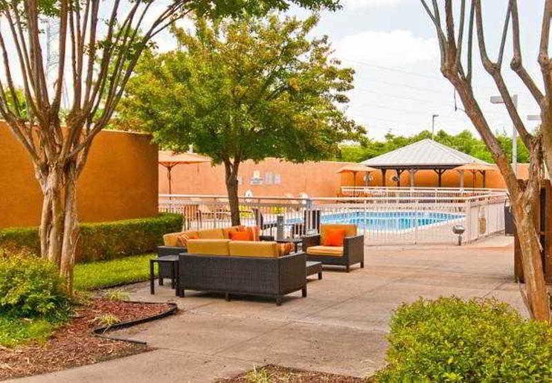 מלון Courtyard Memphis East/Bill Morris Parkway מראה חיצוני תמונה