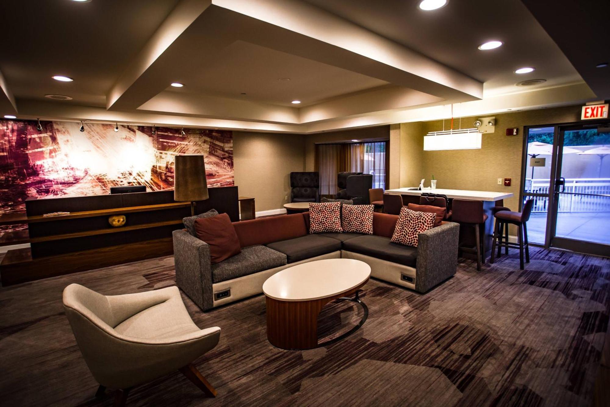 מלון Courtyard Memphis East/Bill Morris Parkway מראה חיצוני תמונה