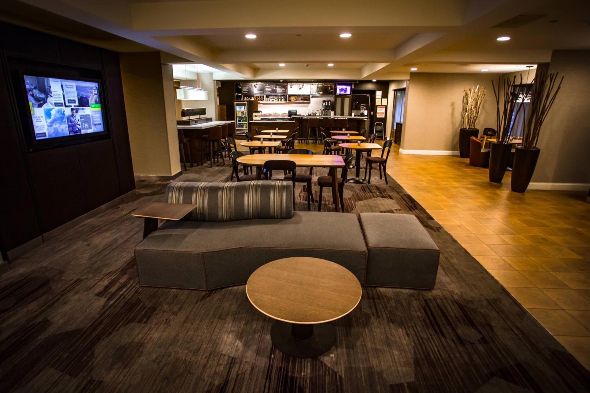 מלון Courtyard Memphis East/Bill Morris Parkway מראה חיצוני תמונה