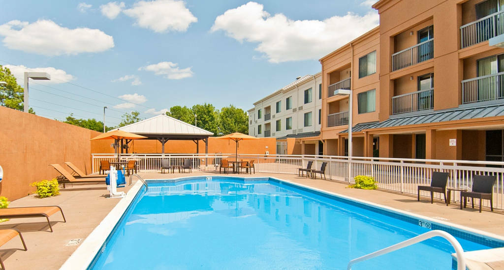 מלון Courtyard Memphis East/Bill Morris Parkway מראה חיצוני תמונה